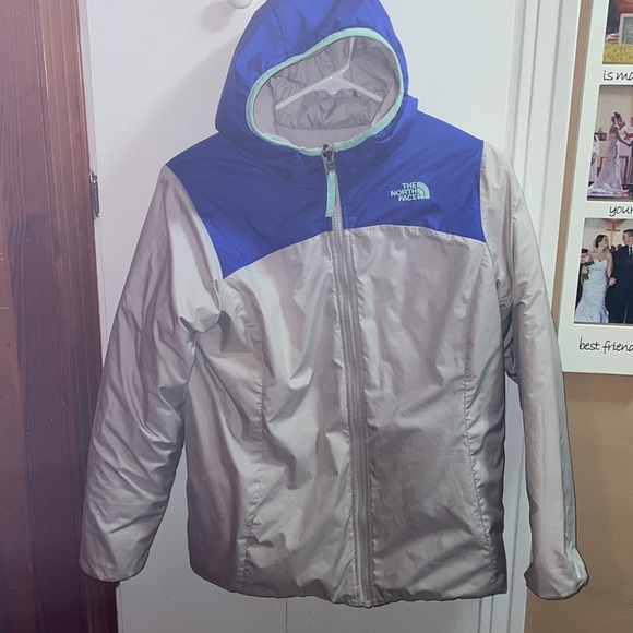 Girls North Face Reversible Jacket - Picture 4 of 8